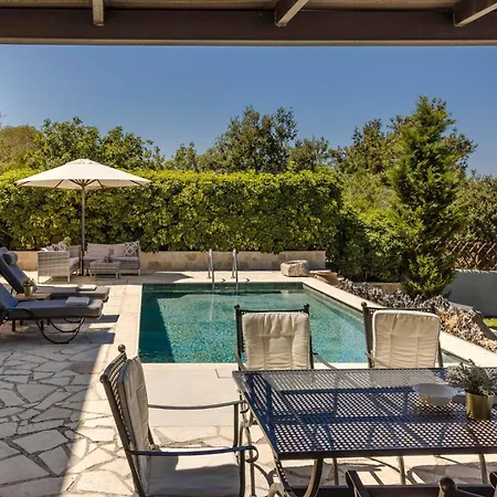 Melanthi By Vintage Travel Mánganos